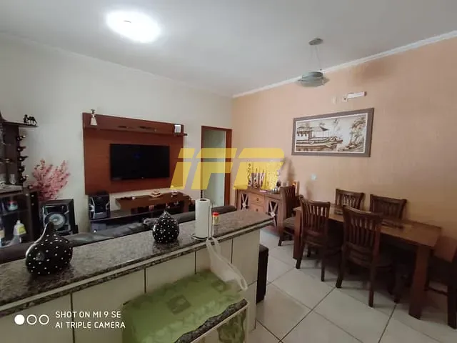 Chácara com 1300m² 2 quartos e 3 banheiros, à venda, no bairro Granjas Rurais Reunidas em Taubaté