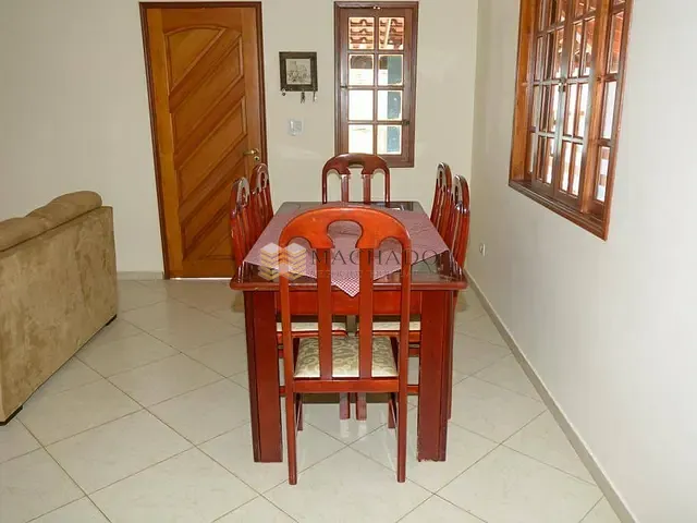 Chácara com 1057m² 5 quartos e 2 banheiros, à venda, no bairro Estância Marília em Jarinu