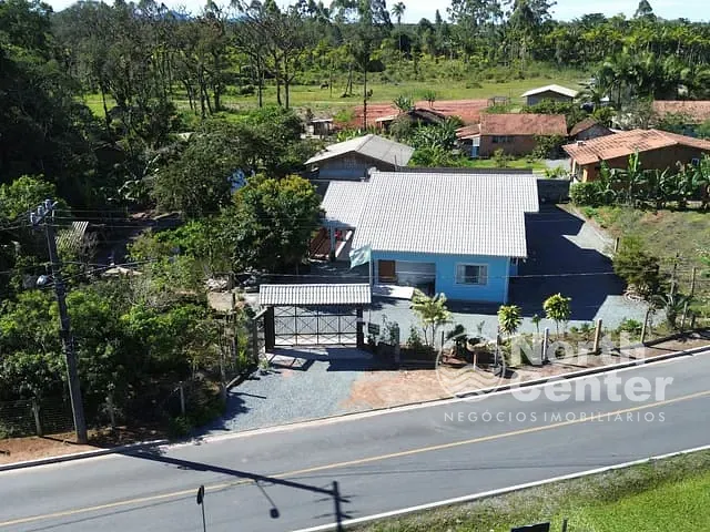 Chácara com 2396m² 3 quartos e 3 banheiros, à venda, no bairro Pinheiros em Balneário Barra do Sul