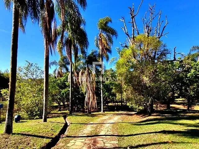 Chácara com 280m² 4 quartos e 4 banheiros, à venda, no bairro Guaripocaba em Vargem