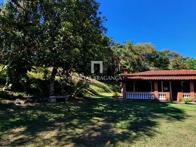 Chácara com 280m² 4 quartos e 4 banheiros, à venda, no bairro Guaripocaba em Vargem