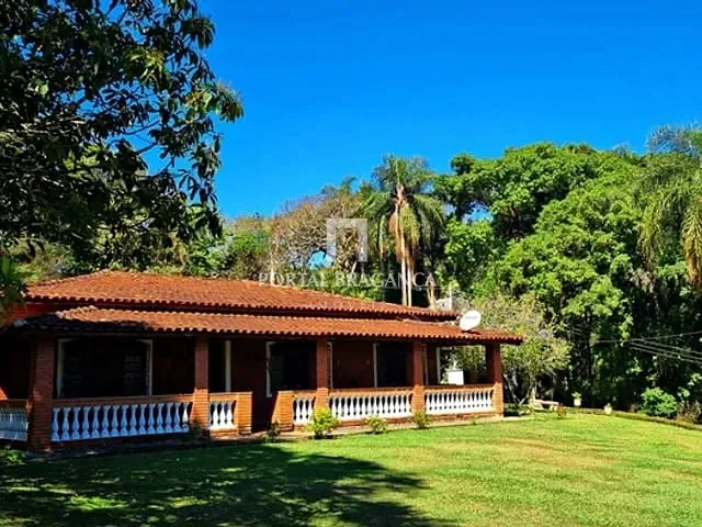 Chácara com 280m² 4 quartos e 4 banheiros, à venda, no bairro Guaripocaba em Vargem