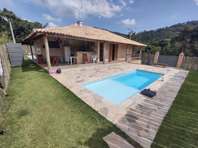 Chácara com 250m² 4 quartos e 2 banheiros, à venda, no bairro Jardim das Paineiras em São João da Boa Vista