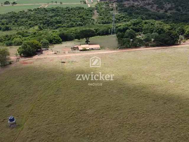 Sítio com 108000m² 3 quartos e 3 banheiros, à venda, no bairro zona rural em Bauru