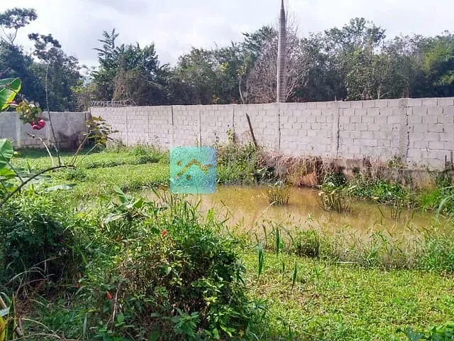 Chácara com 2000m² 4 quartos e 3 banheiros, à venda, no bairro Buquirinha II em São José dos Campos