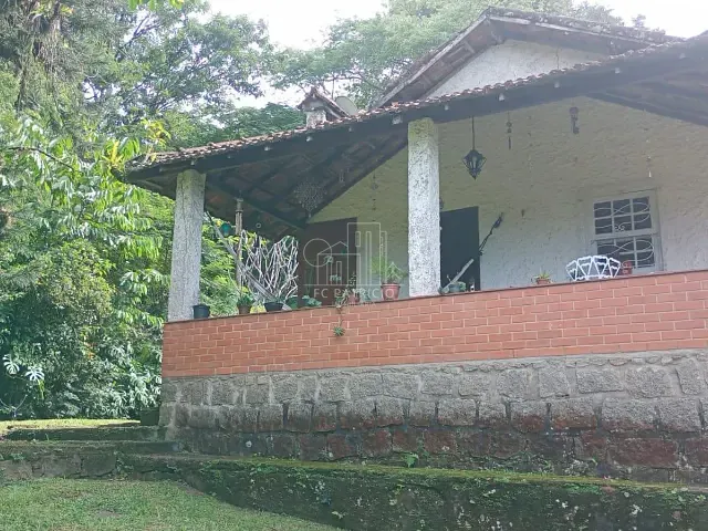 Chácara com 5150m² 5 quartos e 2 banheiros, à venda, no bairro Barreira em Guapimirim