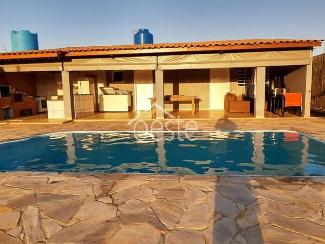 Chácara com 1000m² 2 quartos e 3 banheiros, para alugar, no bairro Vale das Cigarras em Santa Bárbara D'Oeste