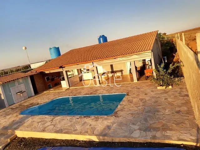 Chácara com 1000m² 2 quartos e 3 banheiros, para alugar, no bairro Vale das Cigarras em Santa Bárbara D'Oeste