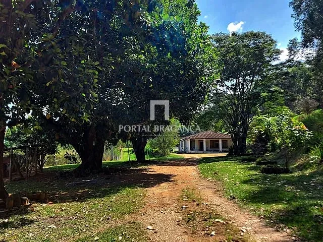 Chácara com 300m² 4 quartos e 3 banheiros, à venda, no bairro Ponte Alta em Atibaia