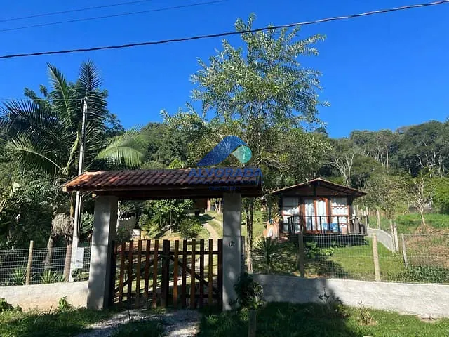 Chácara com 1000m² 2 quartos e 2 banheiros, à venda ou para alugar, no bairro Zona Rural em Santo Antônio do Pinhal