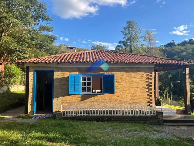 Chácara com 1000m² 2 quartos e 2 banheiros, à venda, no bairro Zona Rural em Santo Antônio do Pinhal