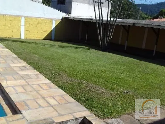 Chácara com 750m² 2 quartos e 3 banheiros, à venda, no bairro Centro em Piracaia
