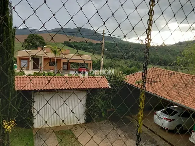 Chácara com 2418m² 4 quartos e 5 banheiros, à venda, no bairro Condomínio Campo Alegre em Poços de Caldas