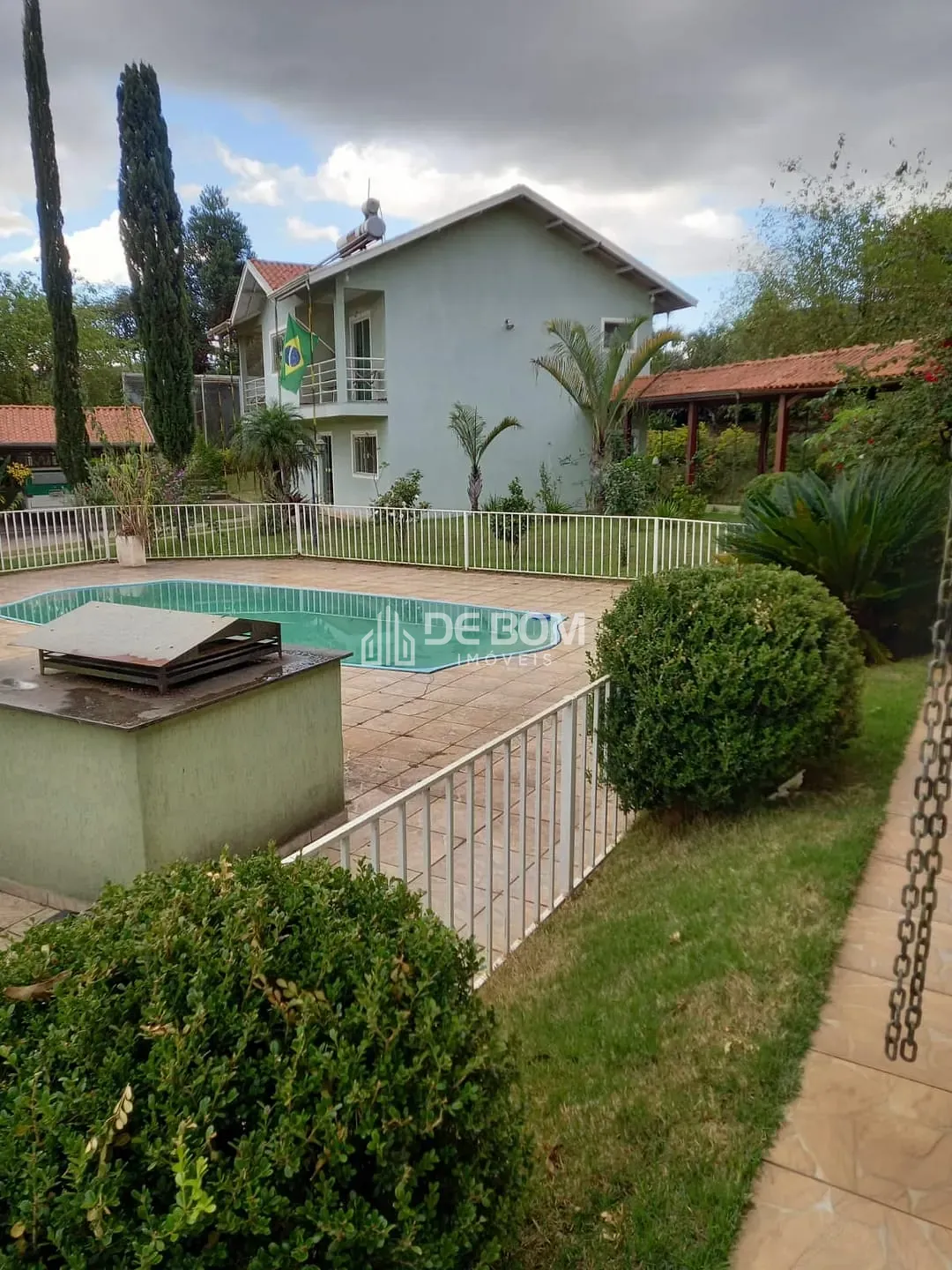 Chácara, 4 quartos, 2418 m² - Foto 1