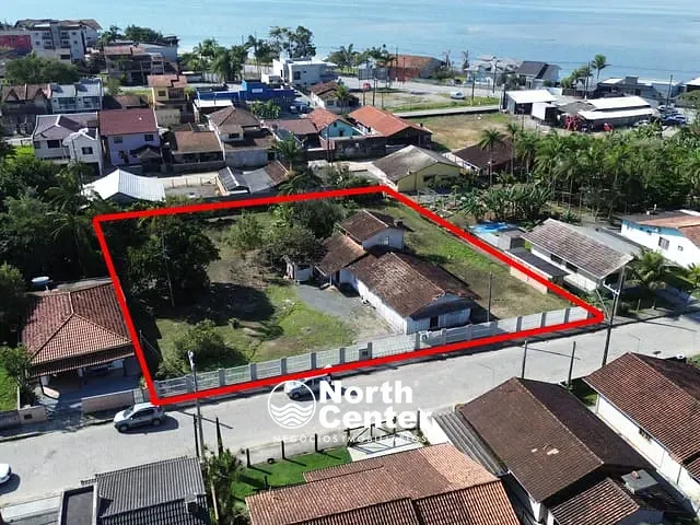Chácara com 1970m², à venda, no bairro Costeira em Balneário Barra do Sul