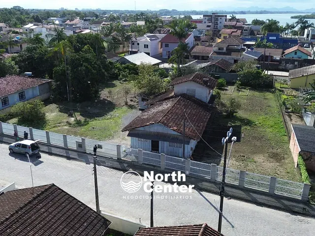 Chácara com 1970m², à venda, no bairro Costeira em Balneário Barra do Sul