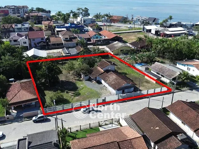 Chácara com 1970m², à venda, no bairro Costeira em Balneário Barra do Sul