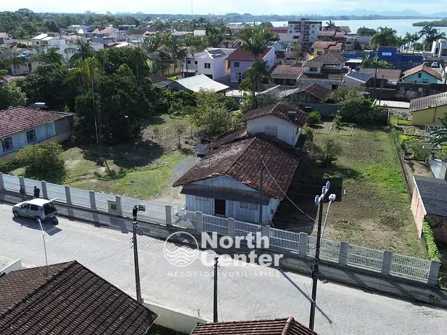 Chácara com 1970m², à venda, no bairro Costeira em Balneário Barra do Sul