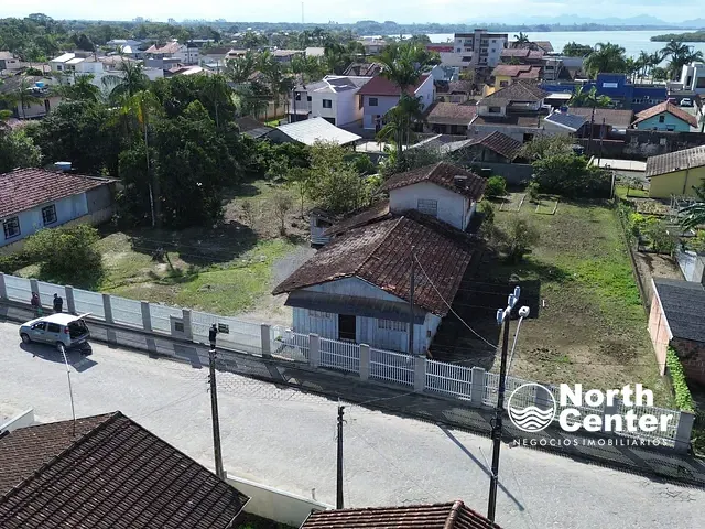 Chácara com 1970m², à venda, no bairro Costeira em Balneário Barra do Sul
