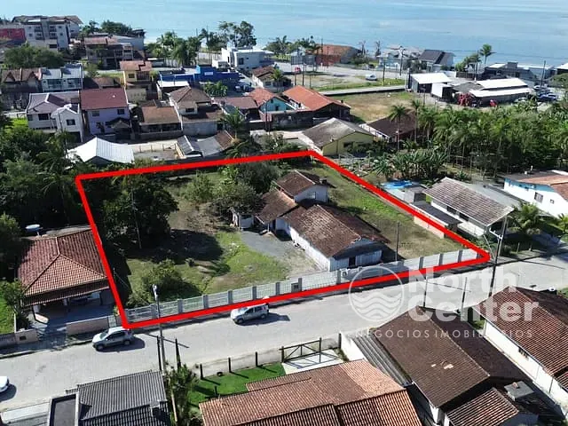 Chácara com 1970m², à venda, no bairro Costeira em Balneário Barra do Sul