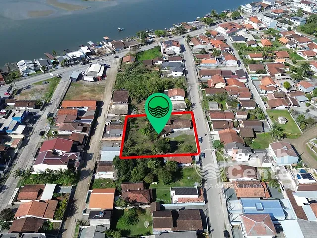 Chácara com 1970m², à venda, no bairro Costeira em Balneário Barra do Sul