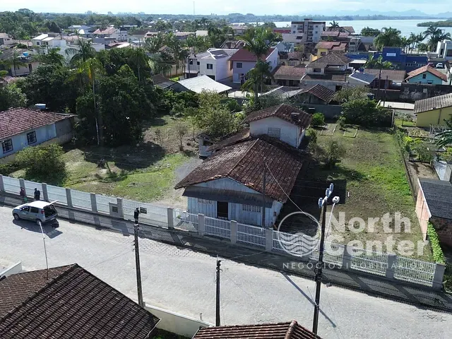 Chácara com 1970m², à venda, no bairro Costeira em Balneário Barra do Sul