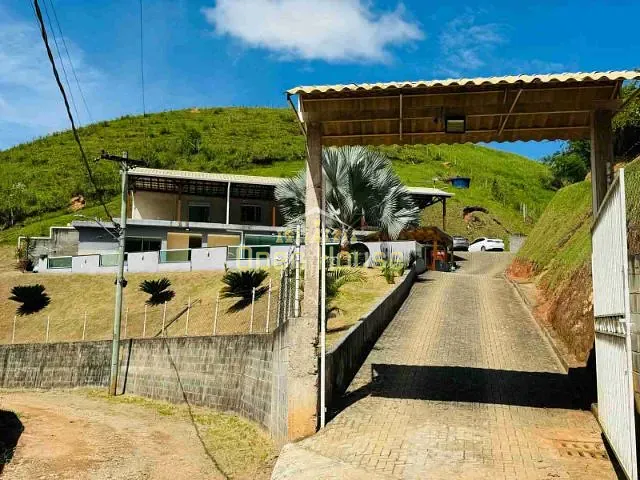 Chácara com 3000m² 3 quartos e 3 banheiros, à venda, no bairro Centro (Dorândia) em Barra do Piraí