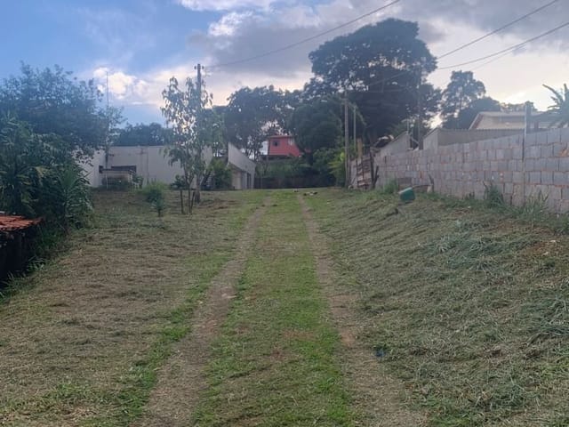Chácara com 2500m², à venda, no bairro Água Comprida em Água Comprida