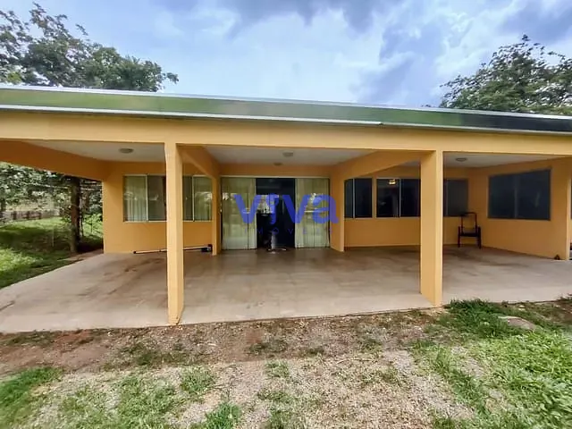 Chácara com 1200m² 4 quartos e 4 banheiros, à venda, no bairro ZONA RURAL em Hidrolândia
