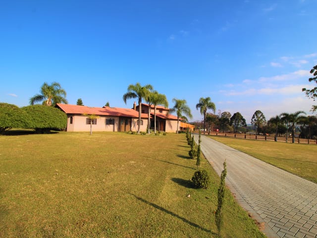 Chácara com 48200m² 5 quartos e 4 banheiros, à venda, no bairro Colônia Dona Luíza em Ponta Grossa
