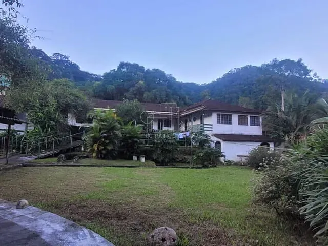 Chácara com 3250m² 9 quartos e 4 banheiros, à venda, no bairro Espinhaço em Guapimirim
