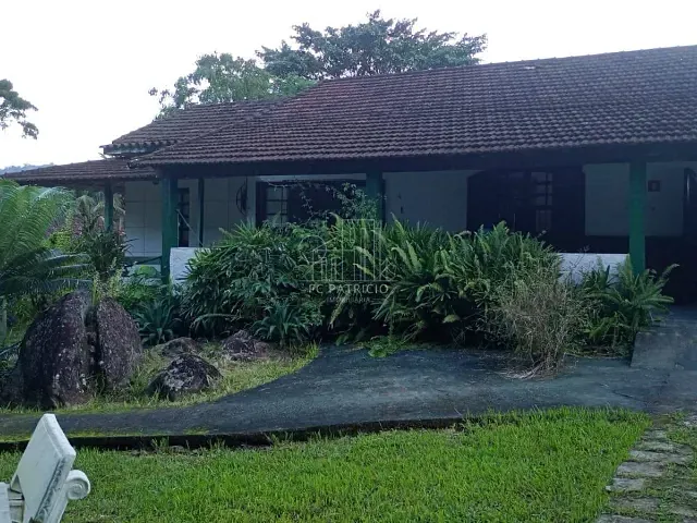 Chácara com 3250m² 9 quartos e 4 banheiros, à venda, no bairro Espinhaço em Guapimirim
