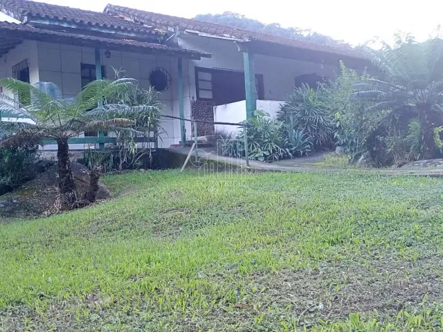 Chácara com 3250m² 9 quartos e 4 banheiros, à venda, no bairro Espinhaço em Guapimirim