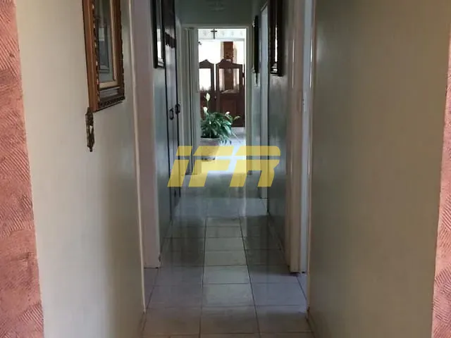 Chácara com 2000m² 5 quartos e 3 banheiros, à venda, no bairro Residencial Santa Izabel em Taubaté