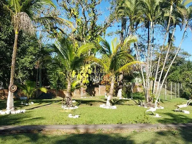 Chácara com 6000m² 4 quartos e 6 banheiros, à venda, no bairro Varjão em Piraí