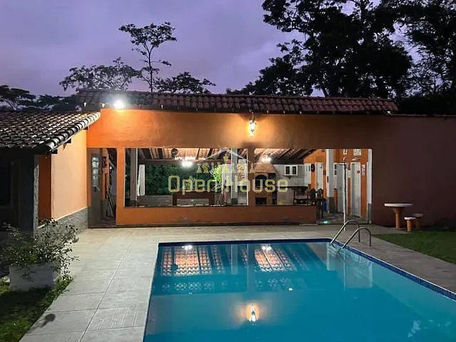 Chácara com 6000m² 4 quartos e 6 banheiros, à venda, no bairro Varjão em Piraí