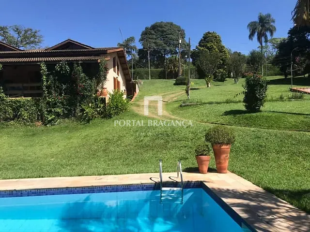 Chácara com 11000m² 8 quartos e 8 banheiros, à venda, no bairro Curitibanos em Bragança Paulista