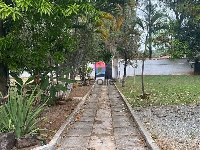 Chácara com 300m² 5 quartos e 7 banheiros, à venda, no bairro Braúnas em Belo Horizonte