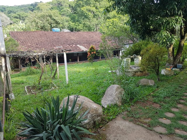 Chácara com 2500m² 3 quartos e 4 banheiros, à venda, no bairro Pessegueiros em Extrema