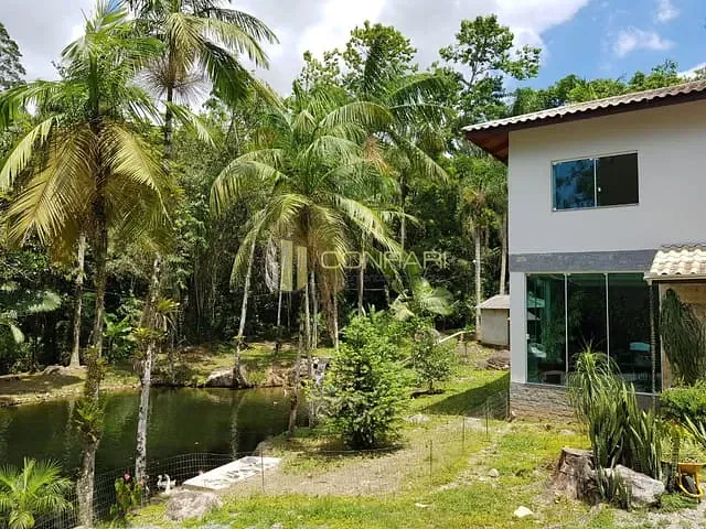 Chácara 4 quartos e 7 banheiros, à venda, no bairro Sertão do Trombudo em Itapema