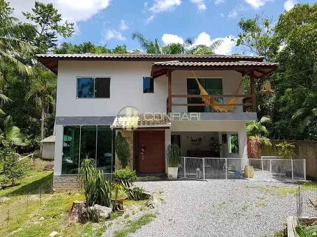 Chácara 4 quartos e 7 banheiros, à venda, no bairro Sertão do Trombudo em Itapema