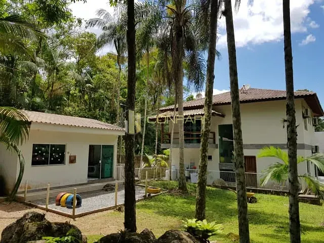 Chácara 4 quartos e 7 banheiros, à venda, no bairro Sertão do Trombudo em Itapema