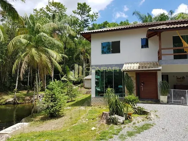 Chácara 4 quartos e 7 banheiros, à venda, no bairro Sertão do Trombudo em Itapema