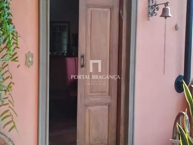 Chácara com 1500m² 3 quartos e 4 banheiros, à venda, no bairro Chácara Portal das Estâncias em Bragança Paulista