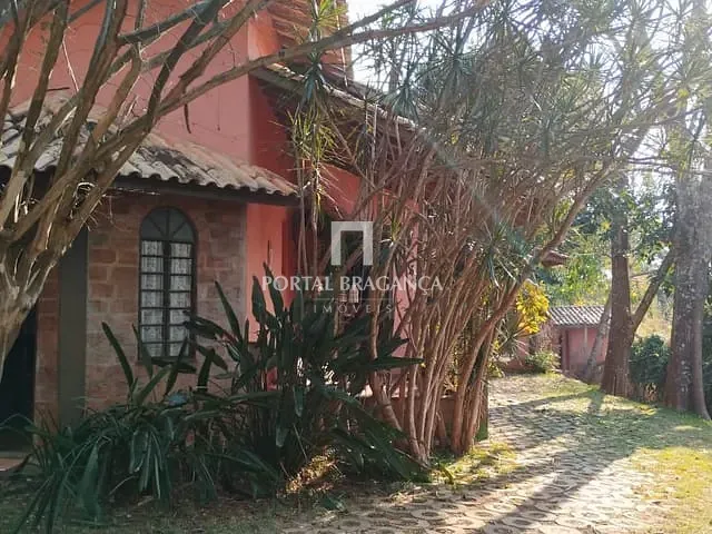 Chácara com 1500m² 3 quartos e 4 banheiros, à venda, no bairro Chácara Portal das Estâncias em Bragança Paulista