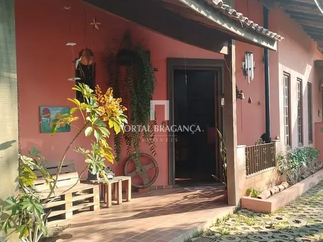 Chácara com 1500m² 3 quartos e 4 banheiros, à venda, no bairro Chácara Portal das Estâncias em Bragança Paulista