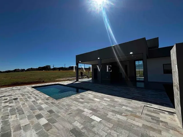Chácara com 1500m² 3 quartos e 3 banheiros, à venda, no bairro RODOVIA em Sertanópolis