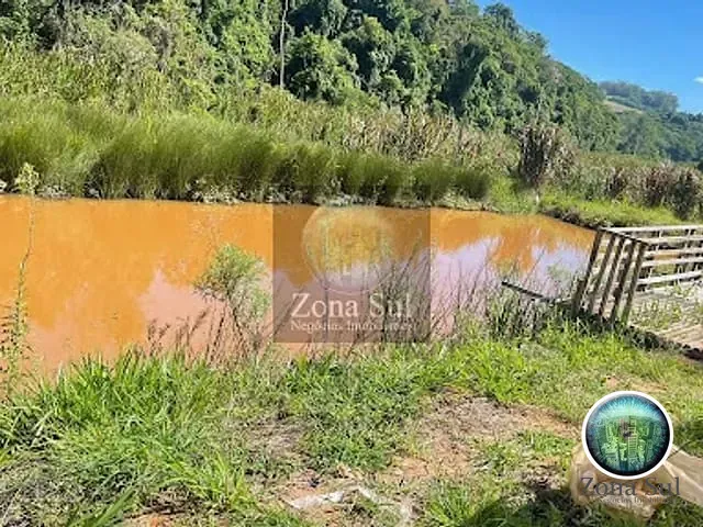 Chácara com 864m² 4 quartos e 3 banheiros, à venda, no bairro Godinhos em Piedade