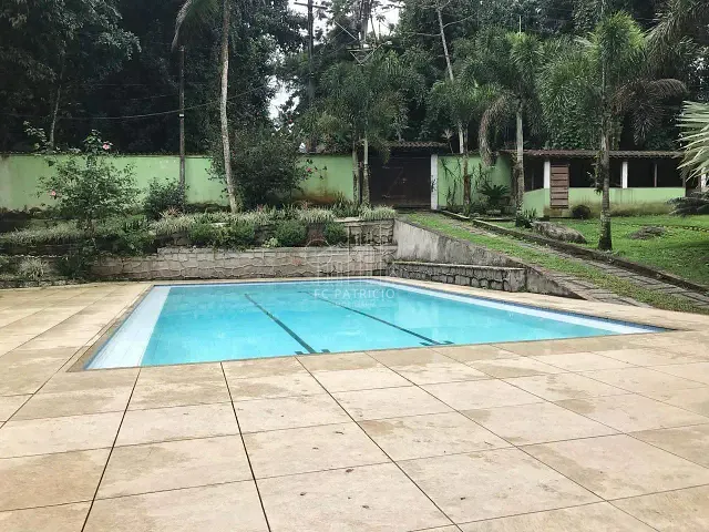 Chácara com 2457m² 6 quartos e 4 banheiros, à venda, no bairro Corujas em Guapimirim