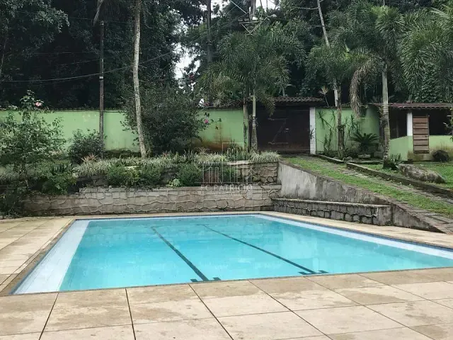 Chácara com 2457m² 6 quartos e 4 banheiros, à venda, no bairro Corujas em Guapimirim